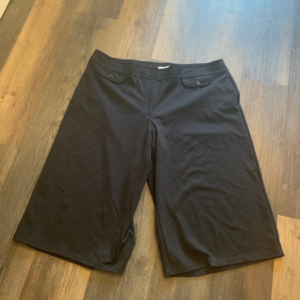 Cato Woman black Capri/cropped. Worn twice